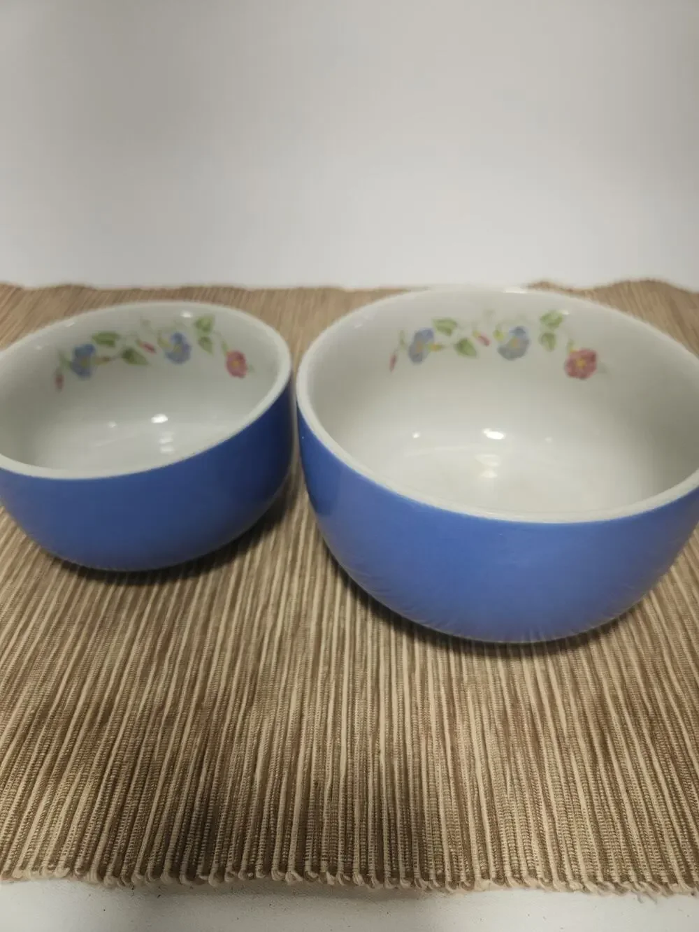 Vintage Pair of blue Hall nesting mixing bowls, Rose Parade EUC